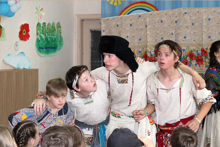 Малиновы сказки в театре Зазеркалье