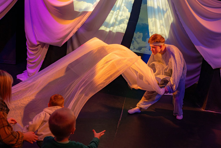 Куда летит тучка Зазеркалье