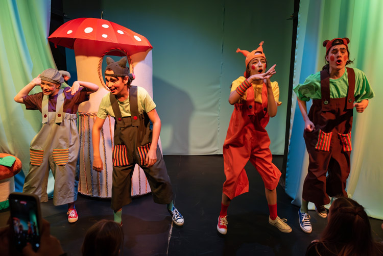 Сказка о вредном зайчишке театр Зазеркалье